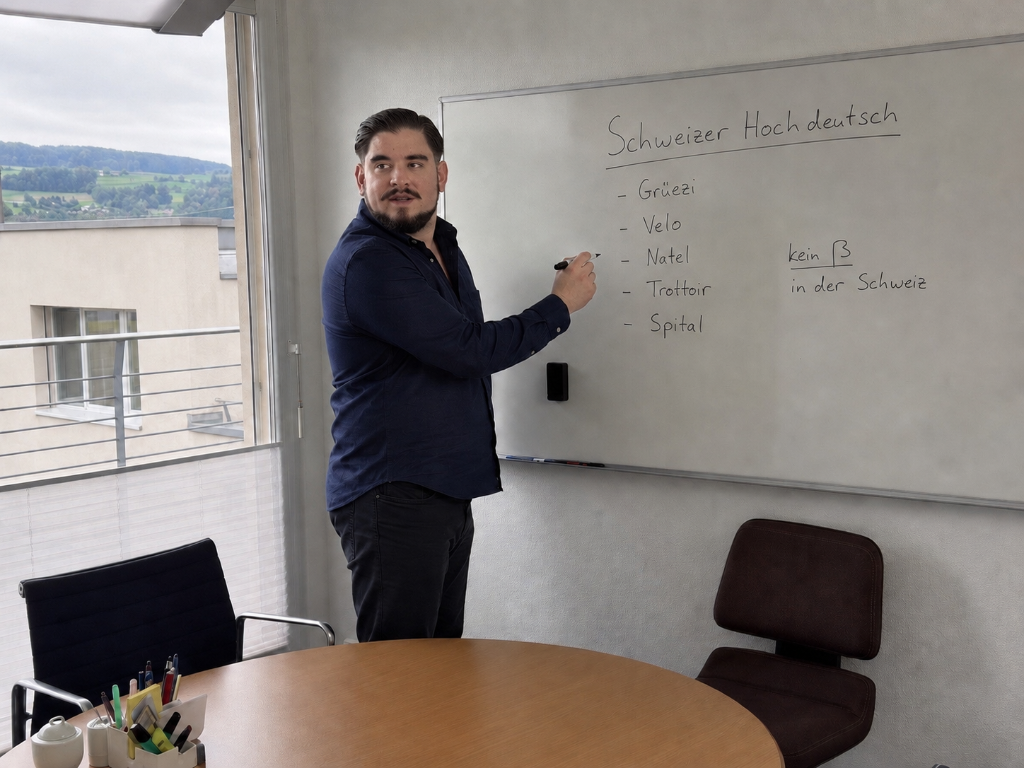 Christian Hausheer an der Tafel – Schweizer Hochdeutsch