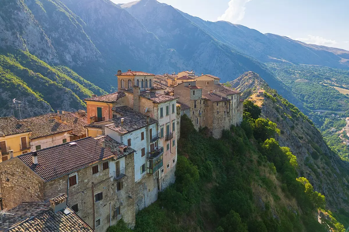 Castrovalva - Il borgo di Escher arrampicato sulla roccia