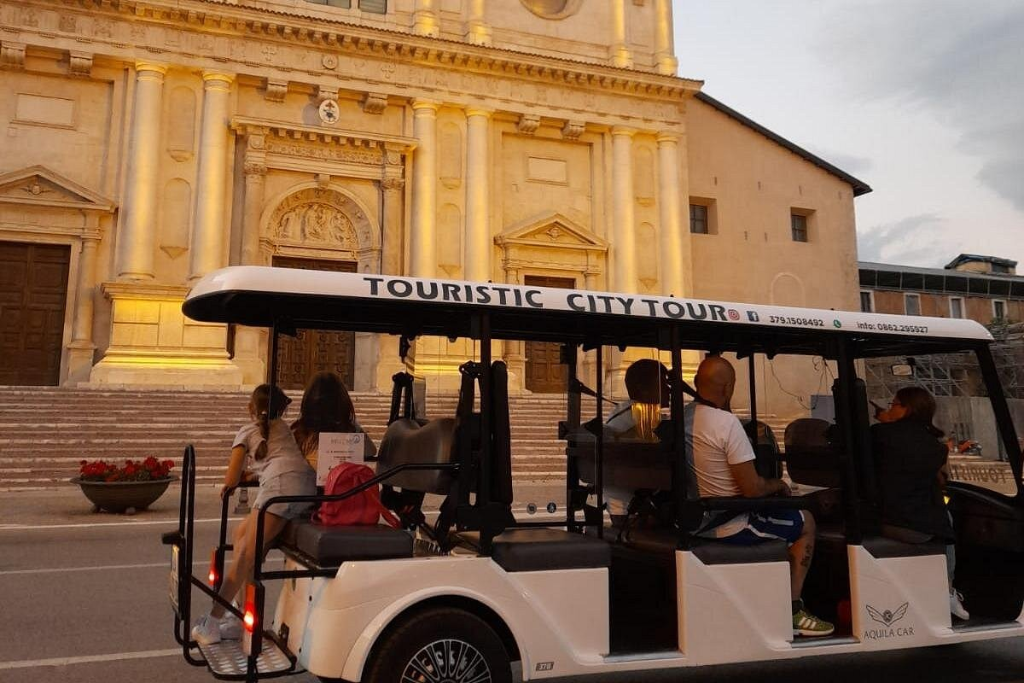 Tour Storico dell'Aquila in Navetta Elettrica