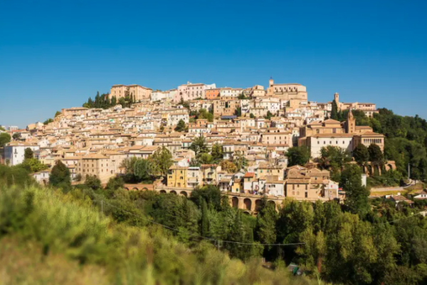 Loreto Aprutino: trekking urbano tra storia e tradizioni