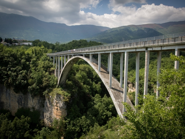 Bungee Jumping Abruzzo — 100 metri di adrenalina sul Ponte di Salle