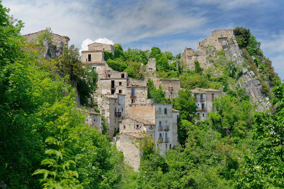 Il Borgo Fantasma di Buonanotte - Montebello sul Sangro