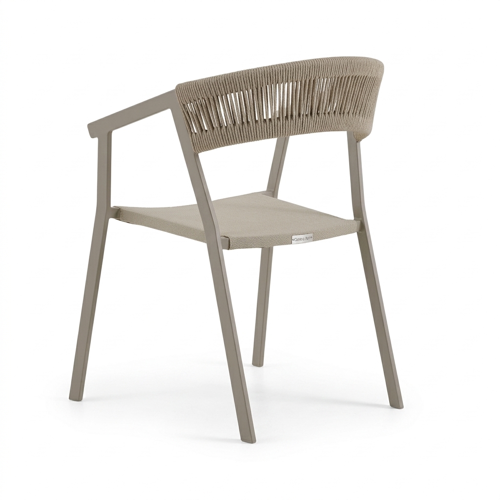 Silla AUTO en acabado Beige — vista tres cuartos trasera