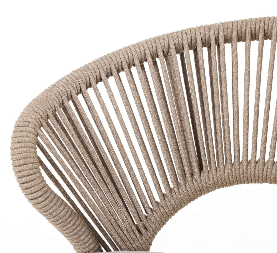 Silla Holly en acabado Beige — detalle del respaldo tejido en malla