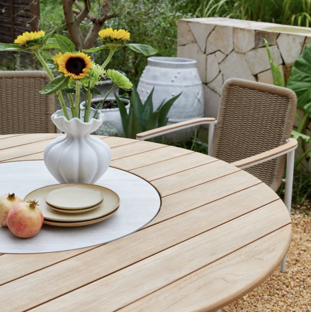 Mesa de Comedor Loop Redonda 185 con Lazy Susan y mesa puesta