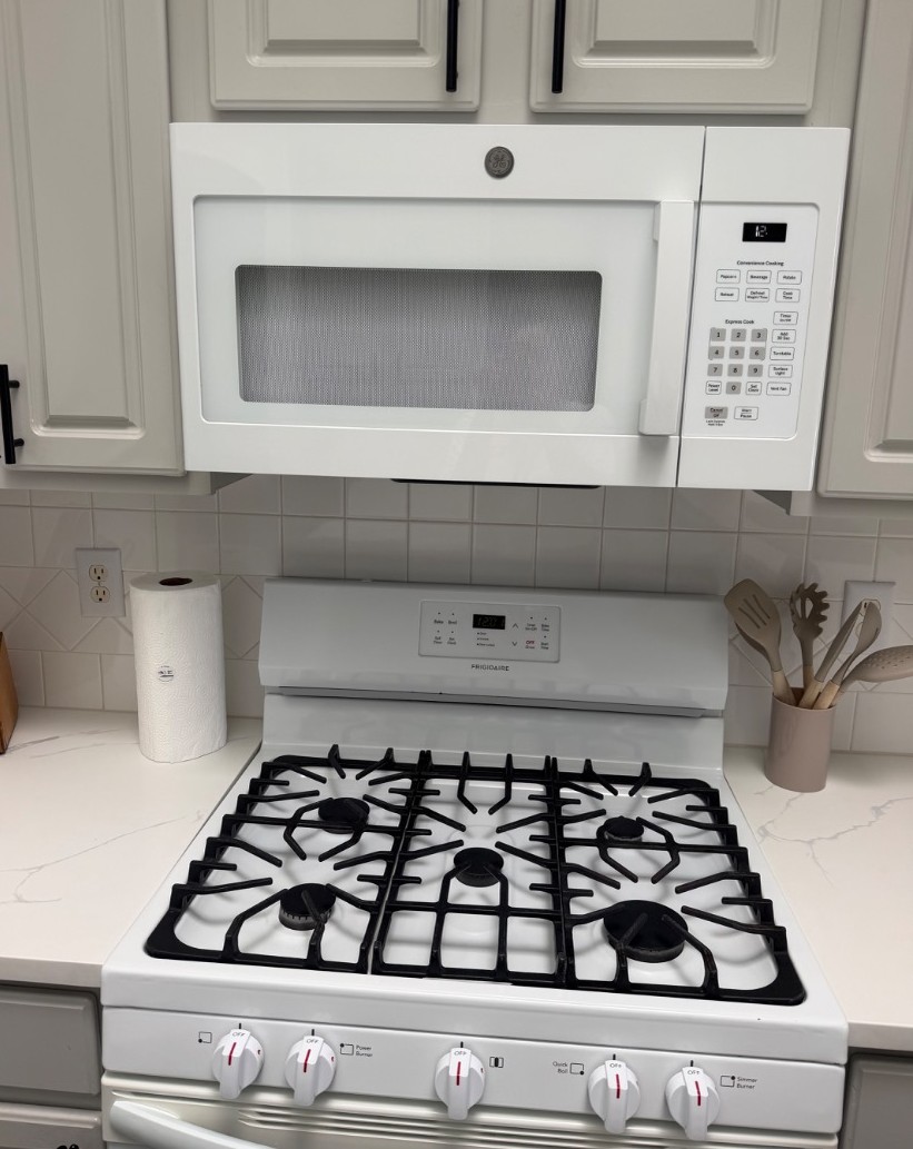 Stovetop & microwave after cleaning