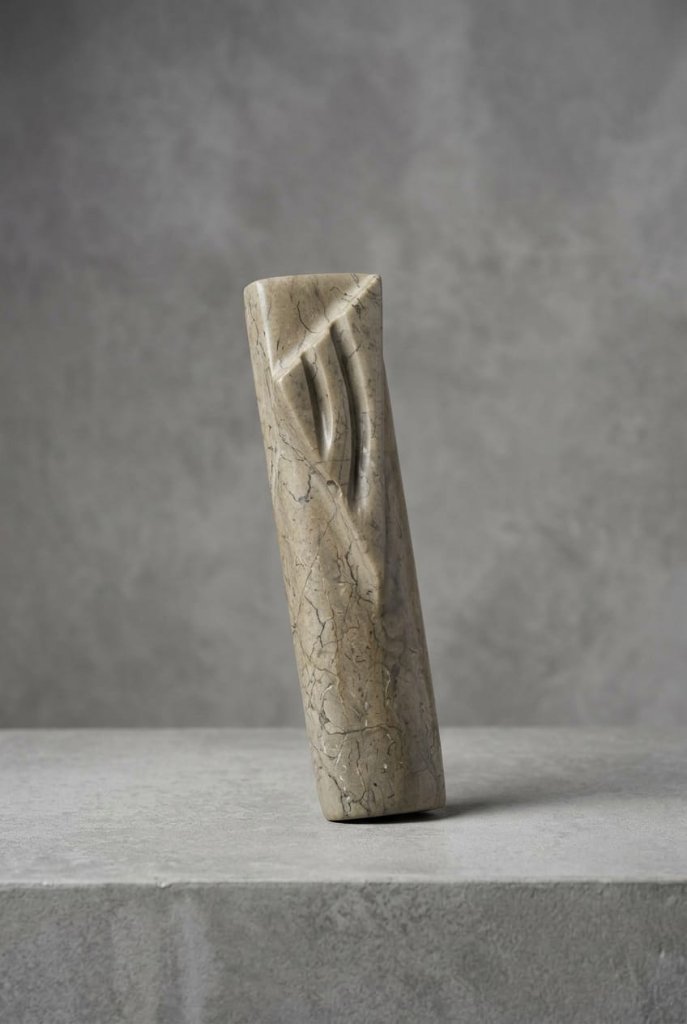 בית מזוזה מאבן בירזט אפורה | Grey Birzeit Stone Mezuzah Case – אבן בירזט אפורה