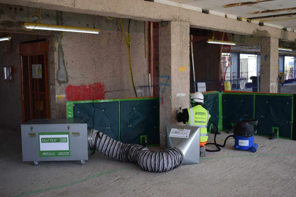 Dust extraction unit and containment enclosure
