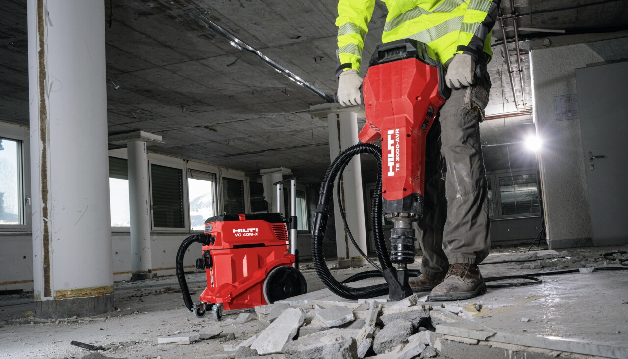 Concrete breaker with onboard dust extraction