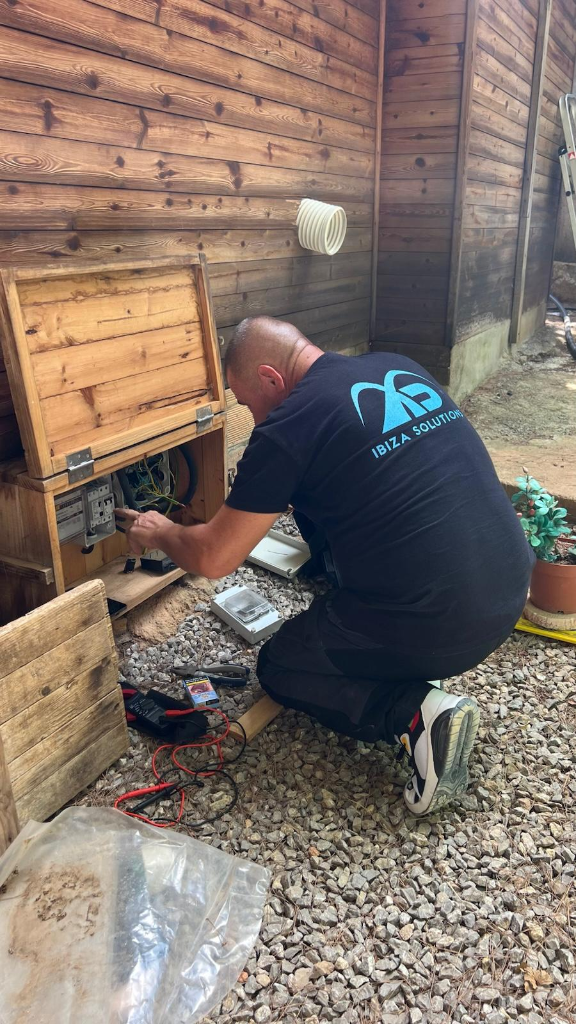 Reparación Eléctrica en Casa de Madera