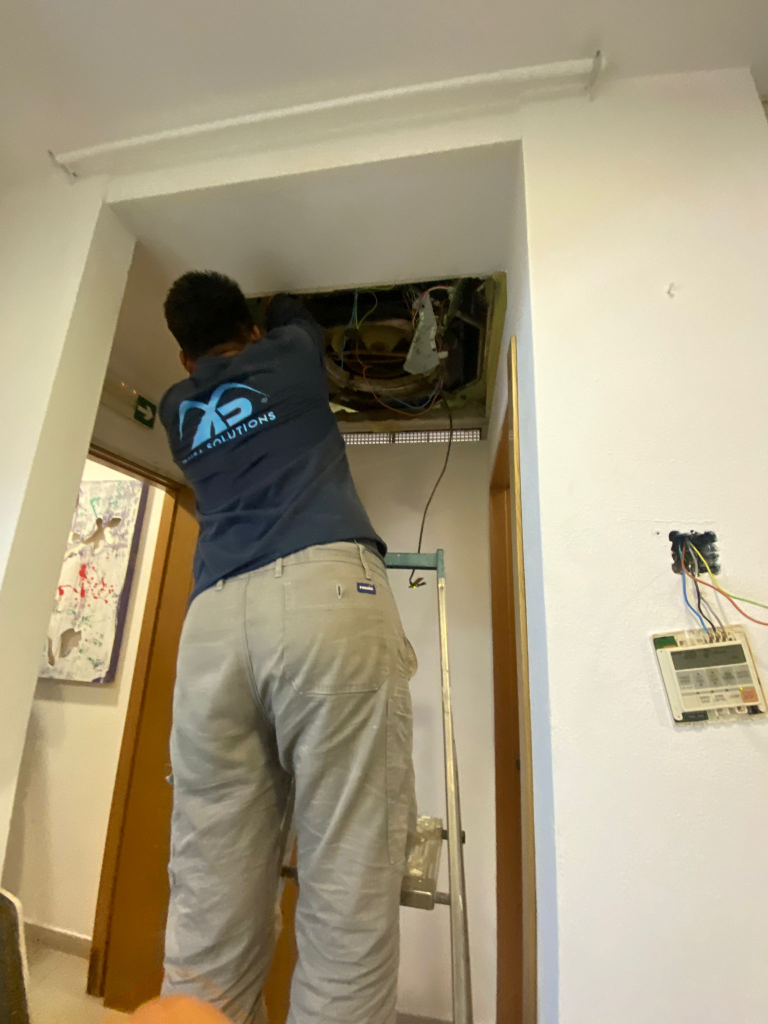 Reparación de Aire Acondicionado en Tienda Appel, Ibiza