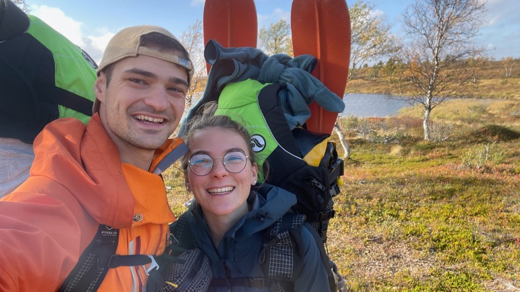 Petite pause au bord d'un lac en Laponie