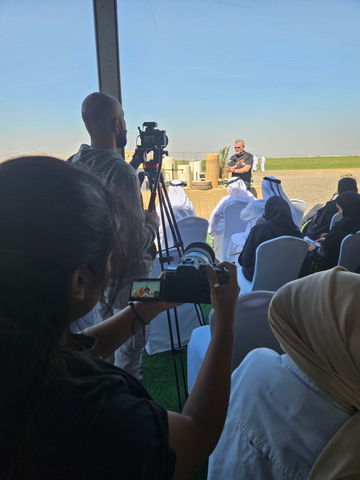 Kamerateams beim Feld-Event