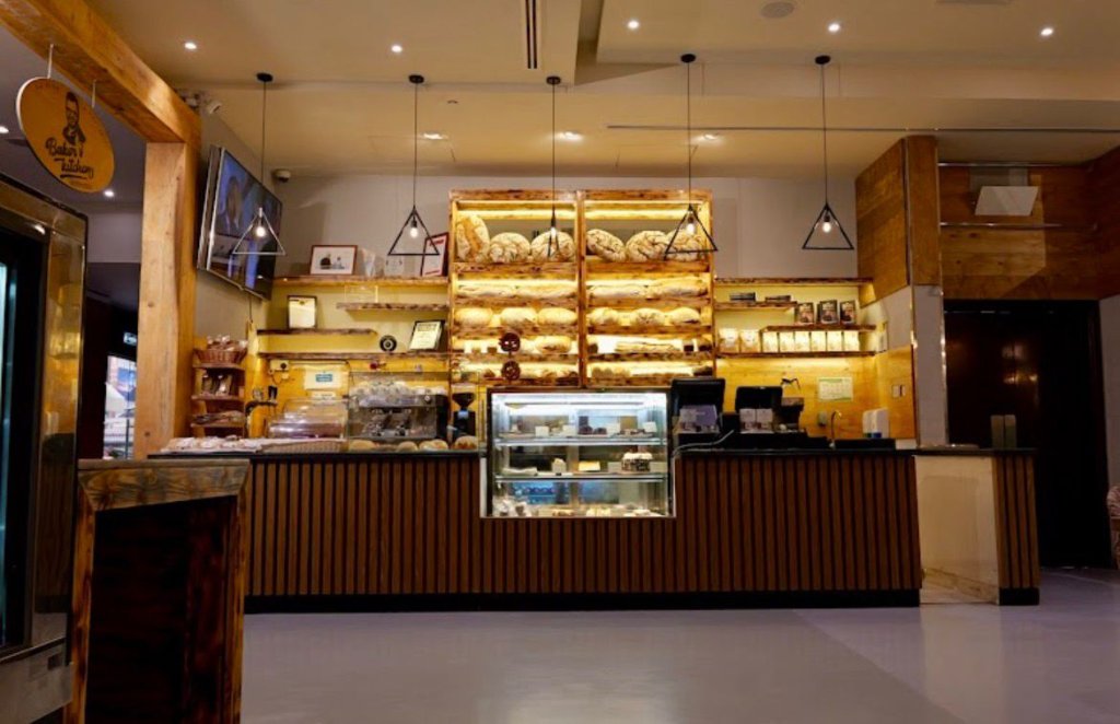 Bäckerei-Theke mit Broten