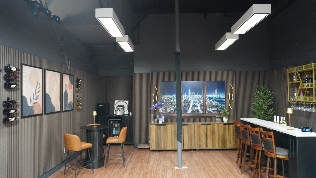 Bar Scene Set