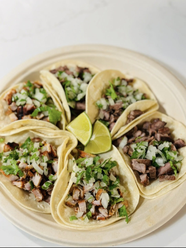 Tacos El Cholow hero 4