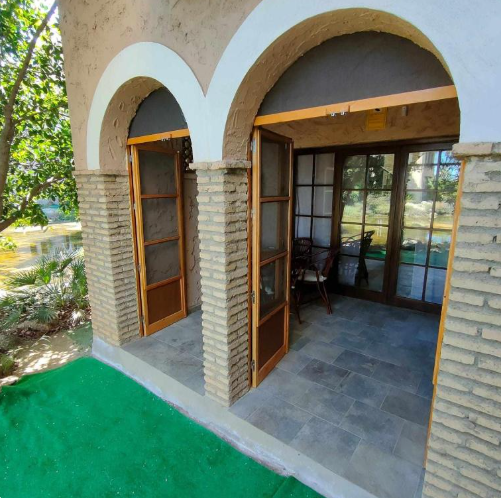 Fachada del bungalow