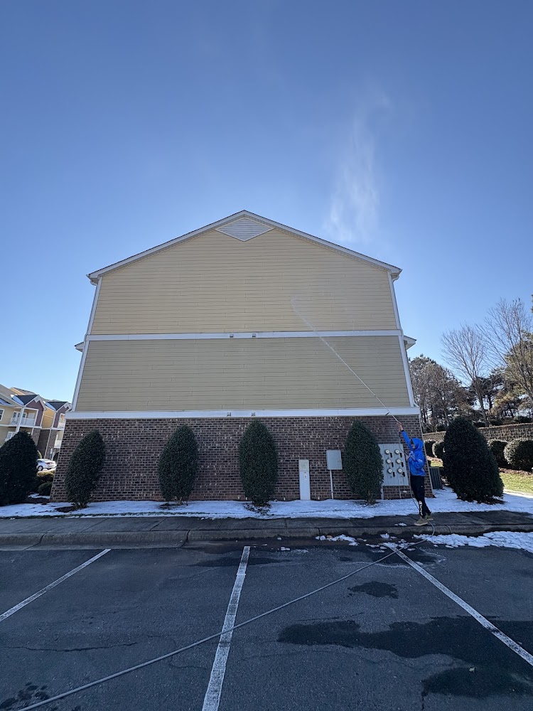 Multi-story apartment building exterior wash near Shelby, NC