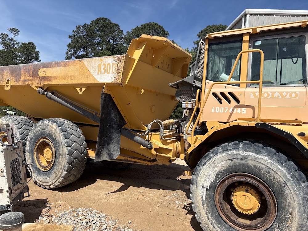 Articulated dump truck washed by Neat Freaks fleet washing