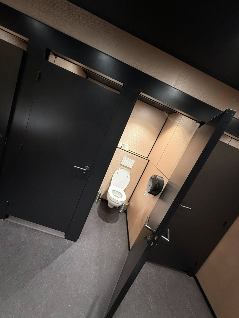 Cabines WC installation complète