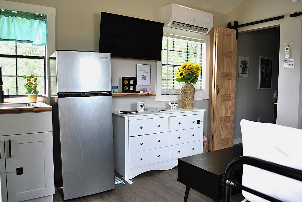 Dresser & Welcome Sign