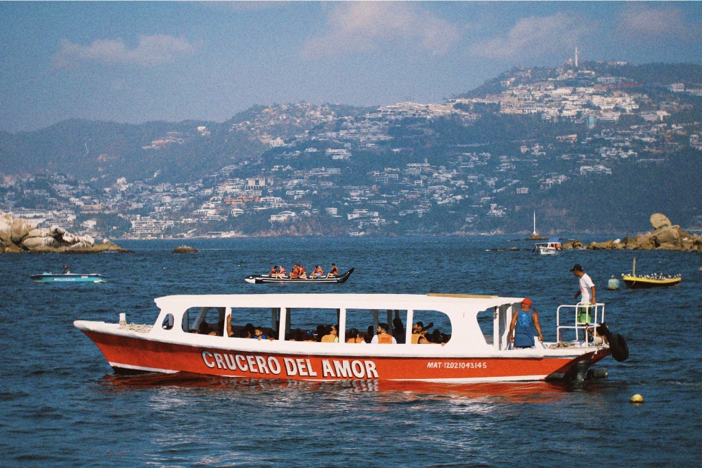 El Crucero del Amor - lancha en Isla La Roqueta, Acapulco