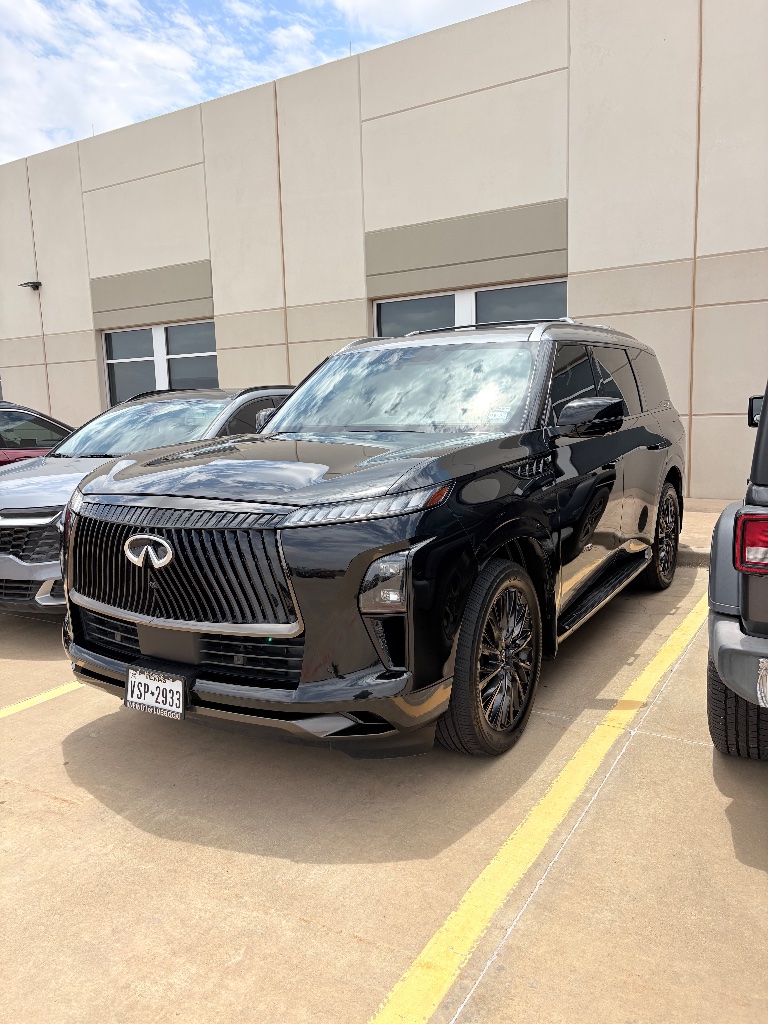Infiniti QX80 — Exterior Front