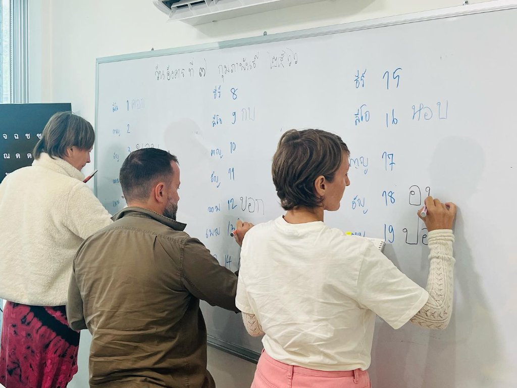 Learning Thai Alphabet