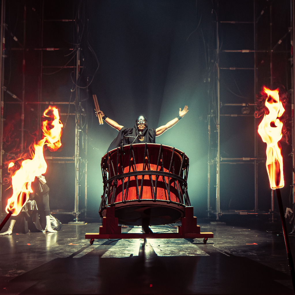 Fabien Saye Kanou jouant du taiko