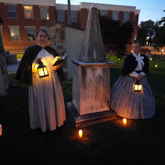 Leesburg Hauntings Tour — Courthouse Steps Book Signing — photo 3