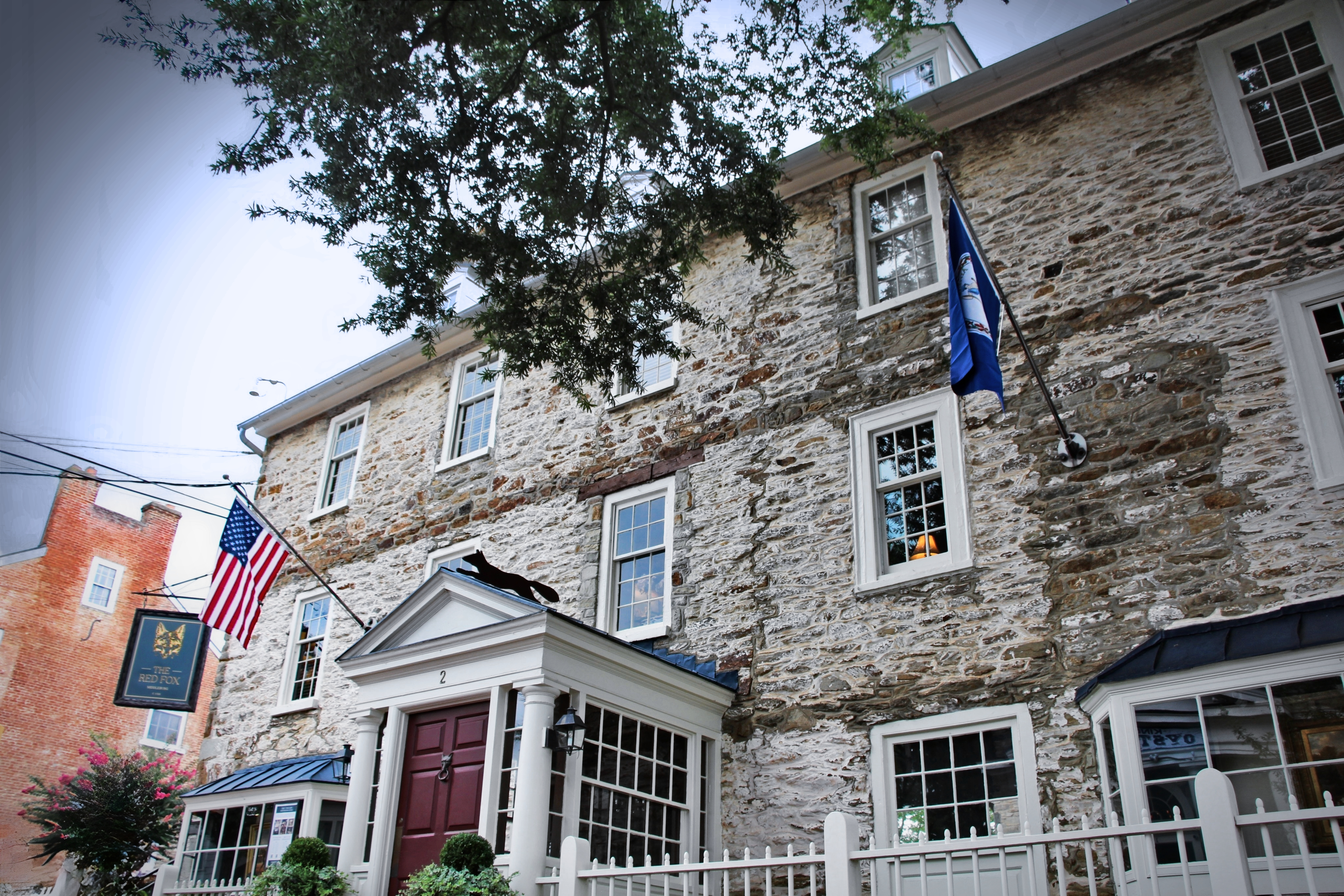 The Red Fox Inn, Middleburg — a stone innkeeping presence since c. 1728.