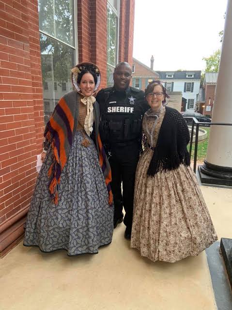 Leesburg Hauntings Tour — Courthouse Steps Book Signing — photo 2