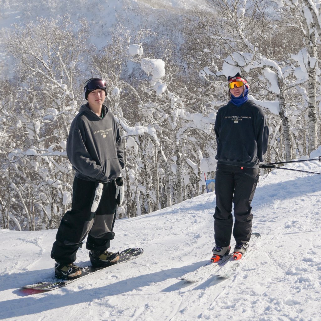 Hannah and Ryu skiing in Hokkaido
