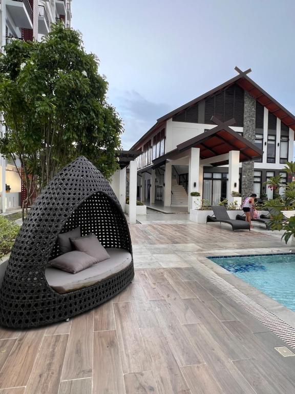 Pool Lounge