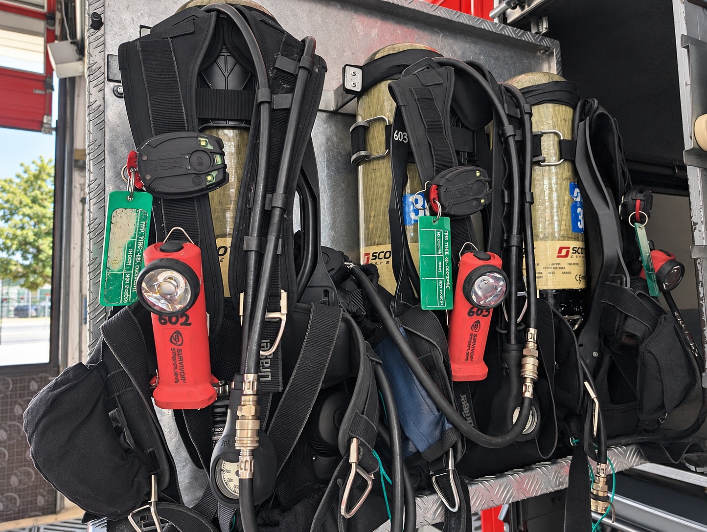Scott cylinders on Dräger harnesses with green BA entry-control tallies — the same system used in the UK.