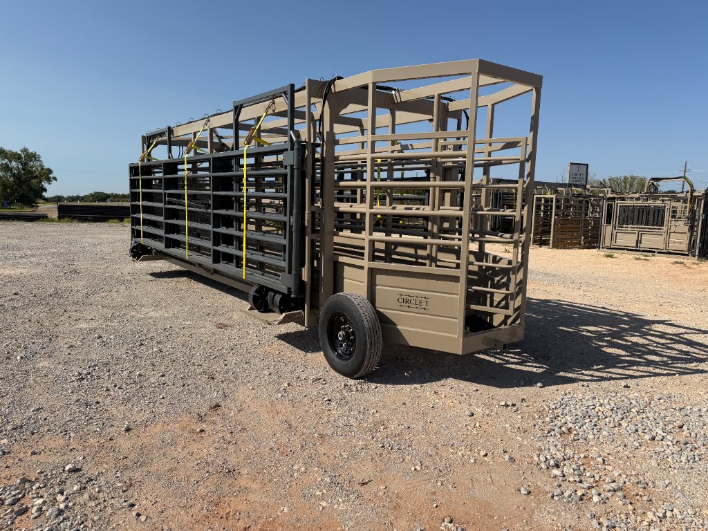 Portable Corral with Working Alley and Head Gate - Full View