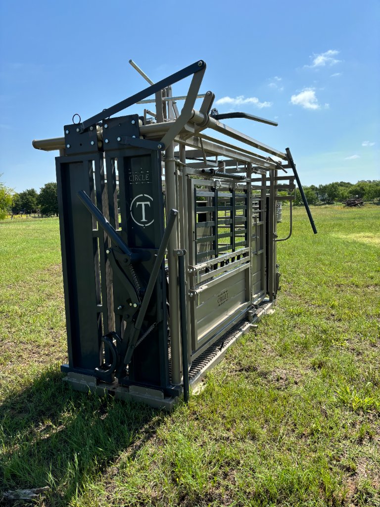 Circle T Yearling Chute