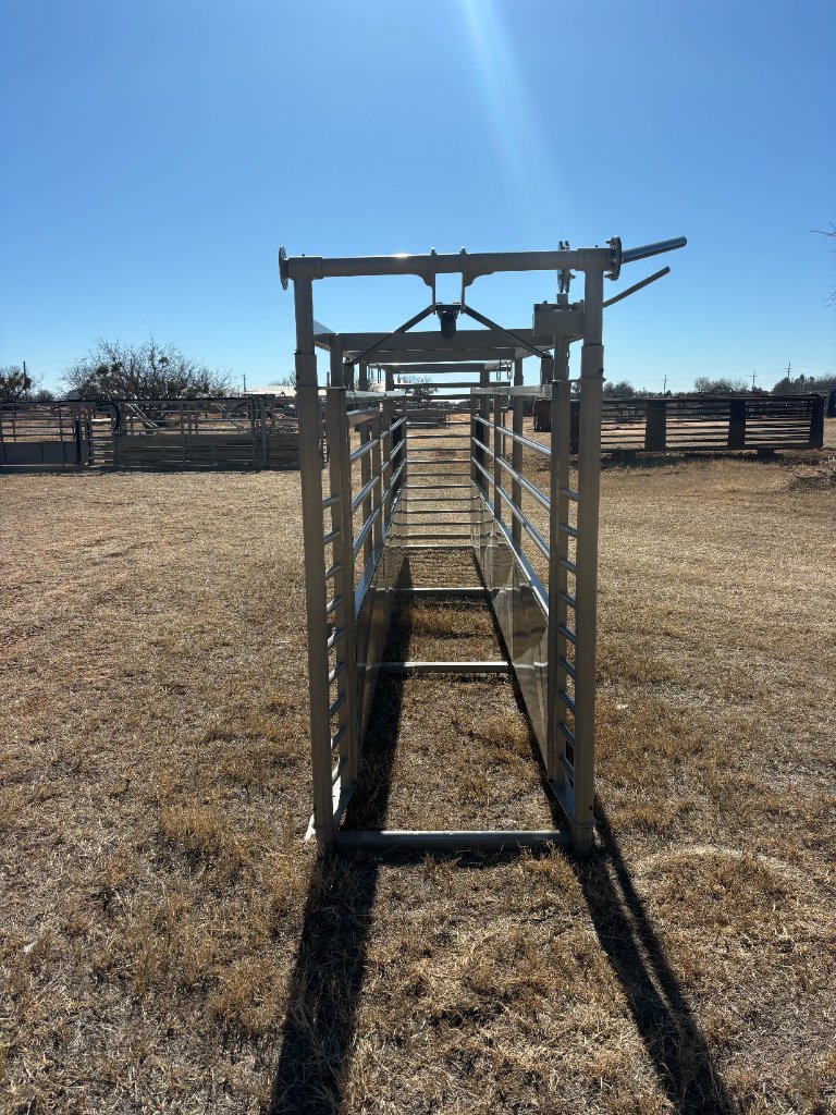 20' Manual Alley - End View