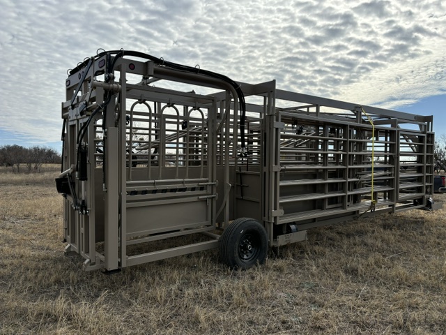 Portable Corral with Hydraulic Chute