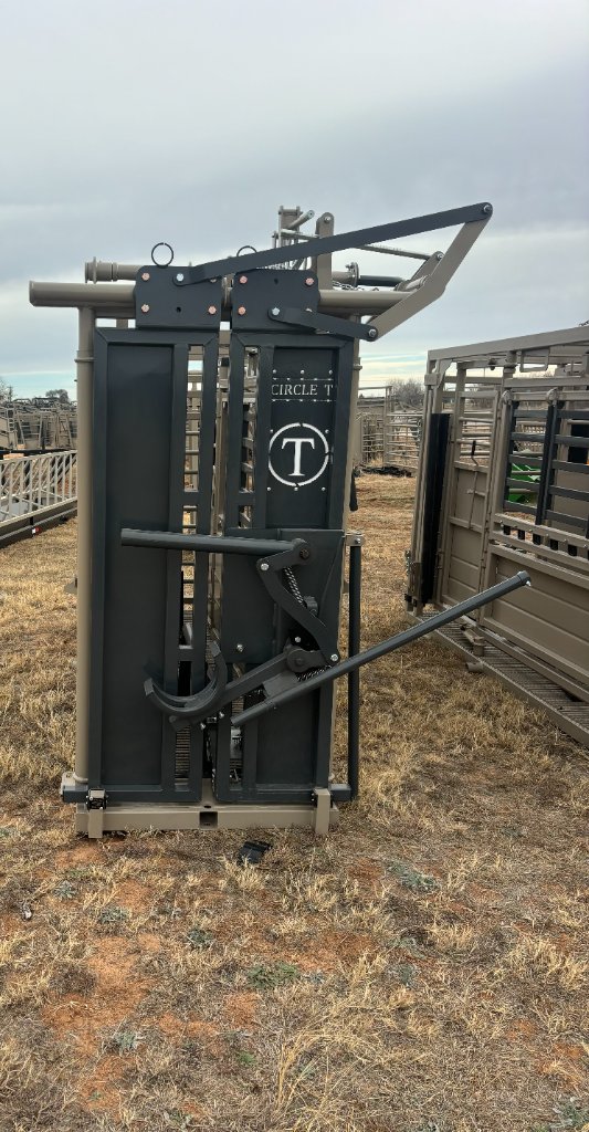 Circle T Manual with Head Catch and Rebar Floor