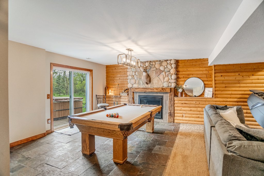 Basement recreation room