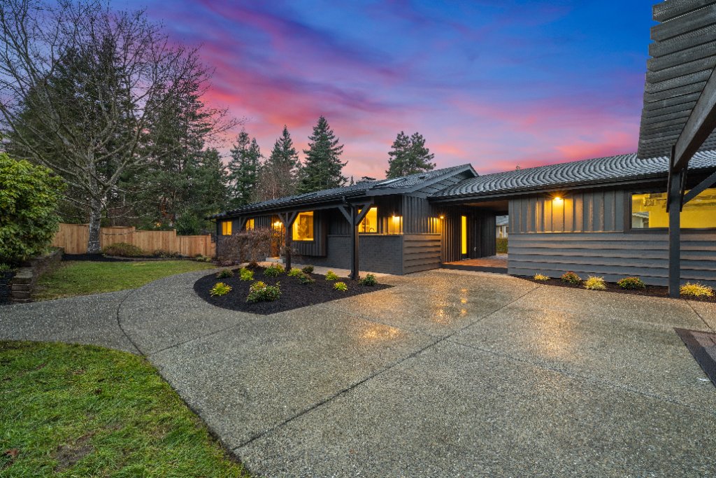 Twilight real estate exterior photography in Brainerd Lakes MN by Snap House Production