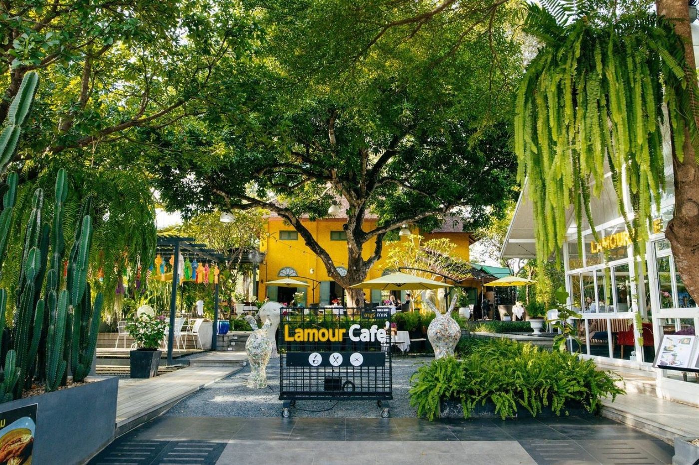 Lamour Cafe & Restaurant