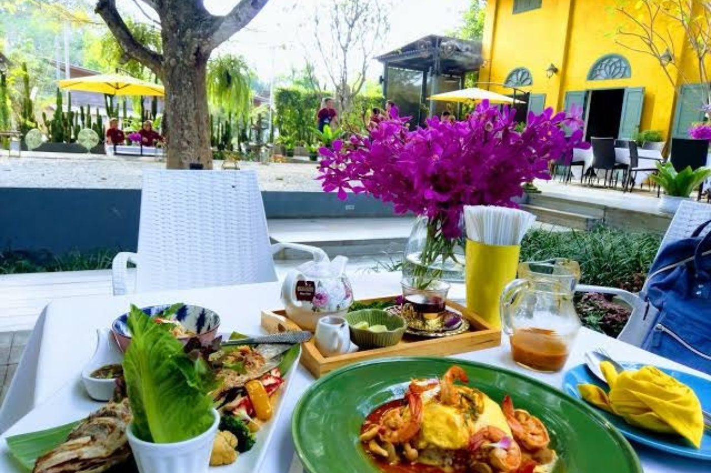 Lamour Cafe & Restaurant 5