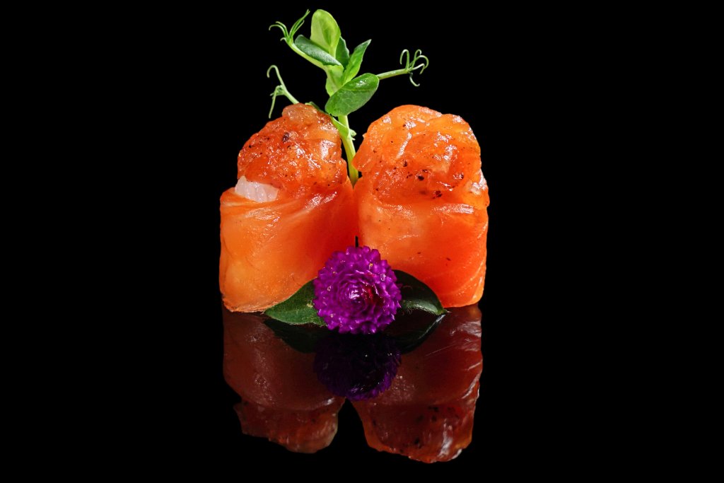 Gunkan salmone scottato