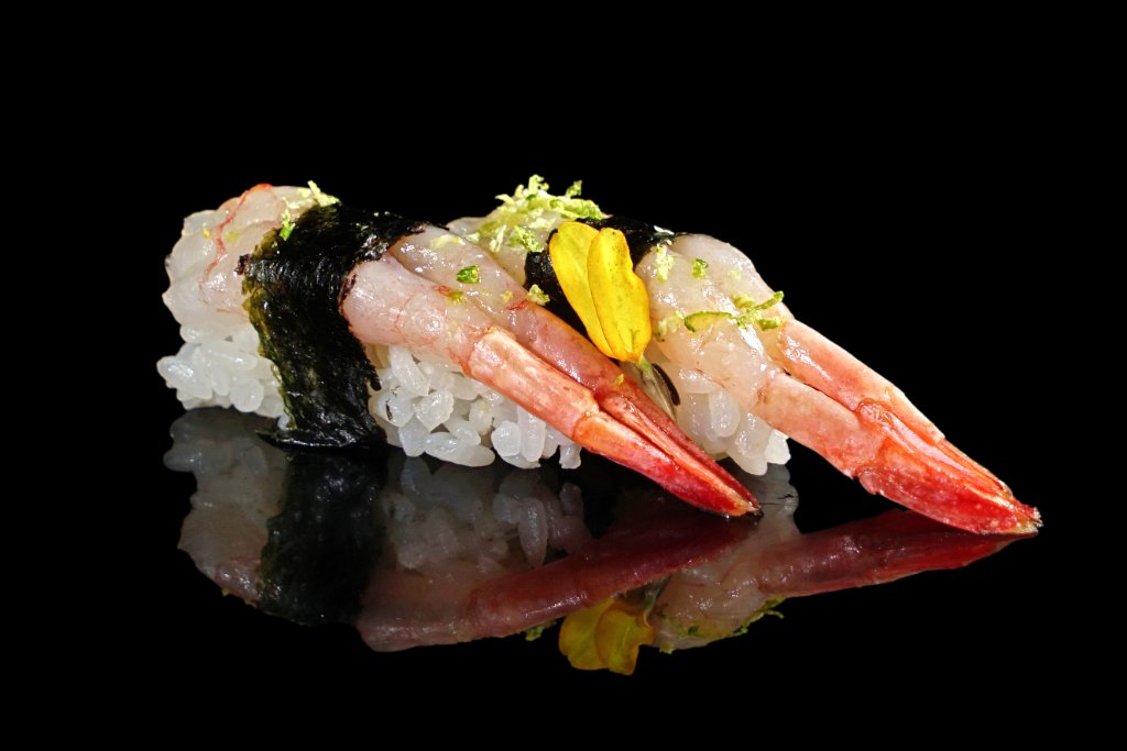 Nigiri gambero rosso con nori