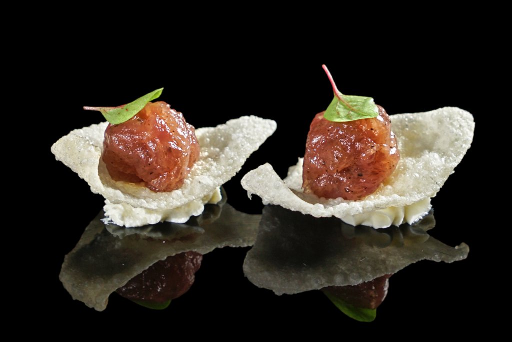 Carpaccio di salmone con latte di cocco