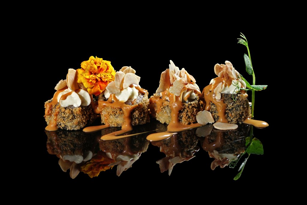 Maki fritto dolce al caramello e mandorle