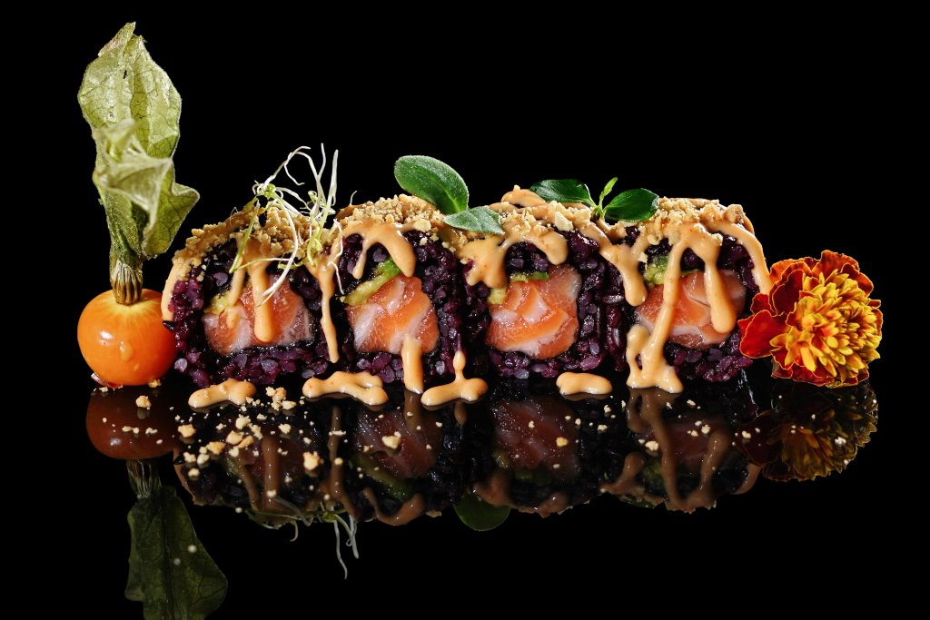 Uramaki gambero panko e avocado con teriyaki