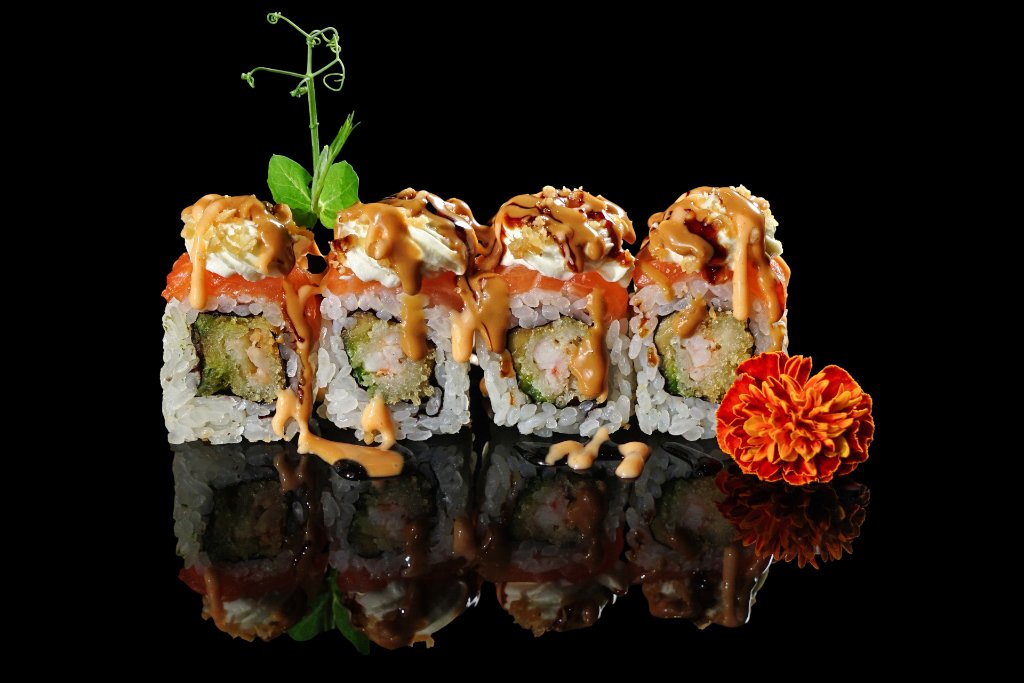 Uramaki speciale salmone e tonno con pistacchio